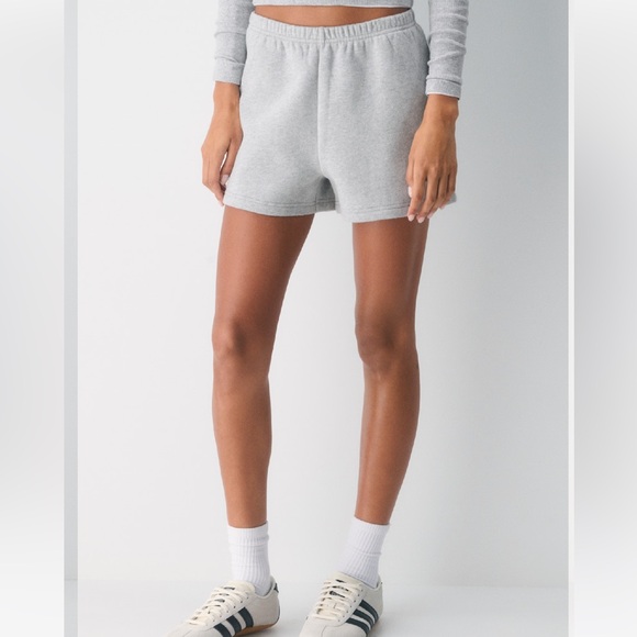 Aritzia
Cozy Sweatfleece Perfect Hi-rise Mini Short - Picture 1 of 9